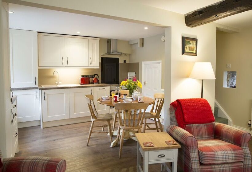 Bramwood Cottages