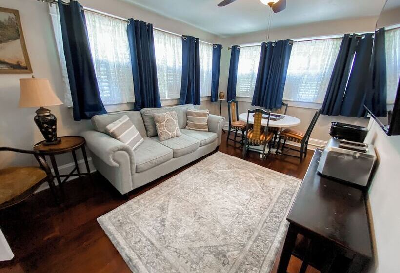هتل Park Place Inn And Cottages
