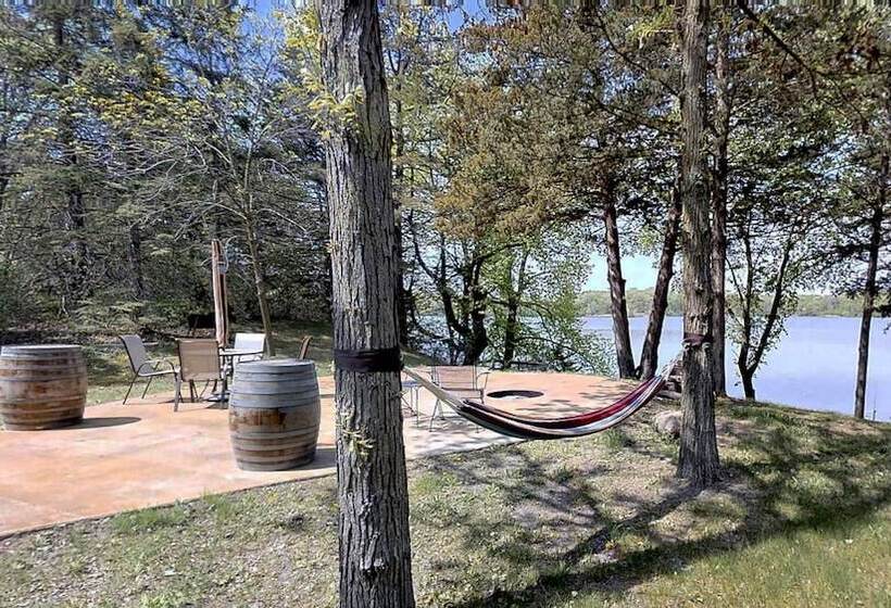Lakefront Hideaway
