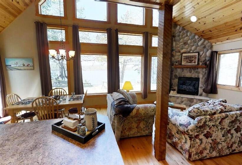 Lakefront Hideaway