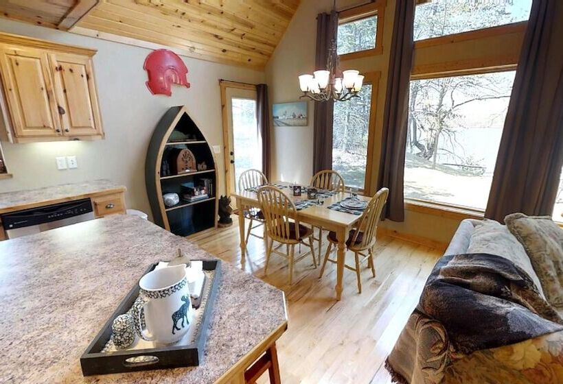 Lakefront Hideaway