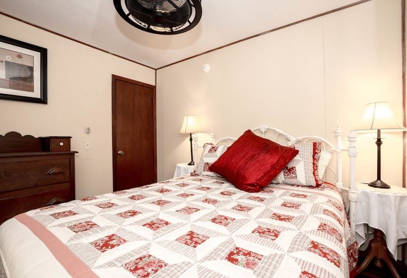 بنسيون Cottages On Main