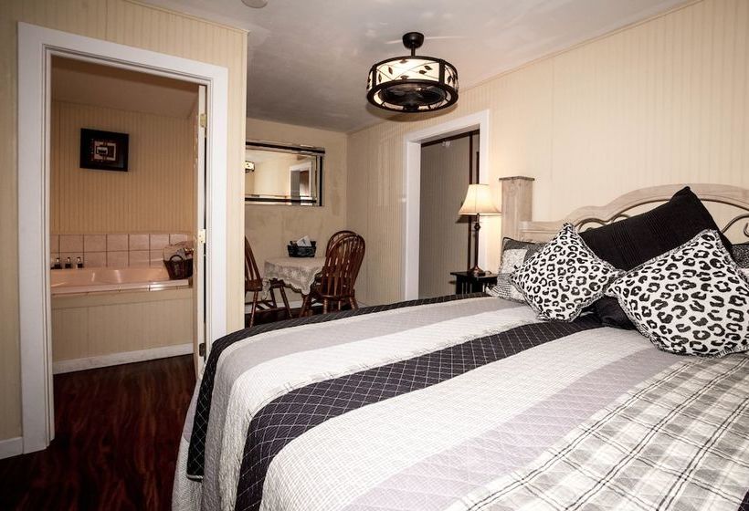 بنسيون Cottages On Main