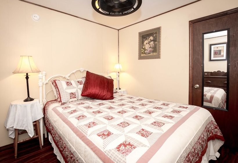 بنسيون Cottages On Main