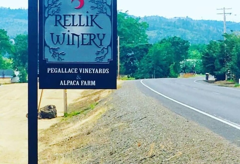 Rellik House. Winery And Alpaca Farm