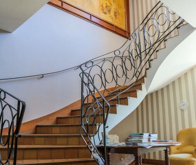 اقامتگاه Résidence Du Chateau De Bégué