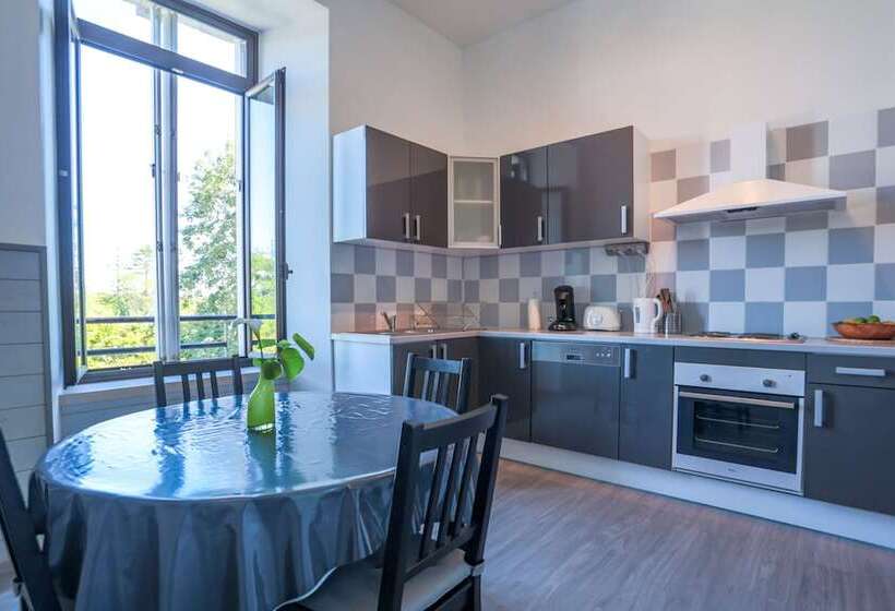 اقامتگاه Résidence Du Chateau De Bégué