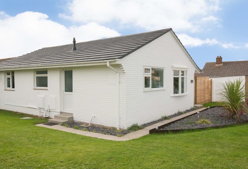 Sandbanks Sleeps 4 Beach Pass & 1 Dog