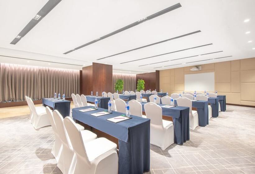 Crowne Plaza Zhuhai City Center, An Ihg Hotel   Offers Free One Way Shuttle To Chimelong Ocean Kingd