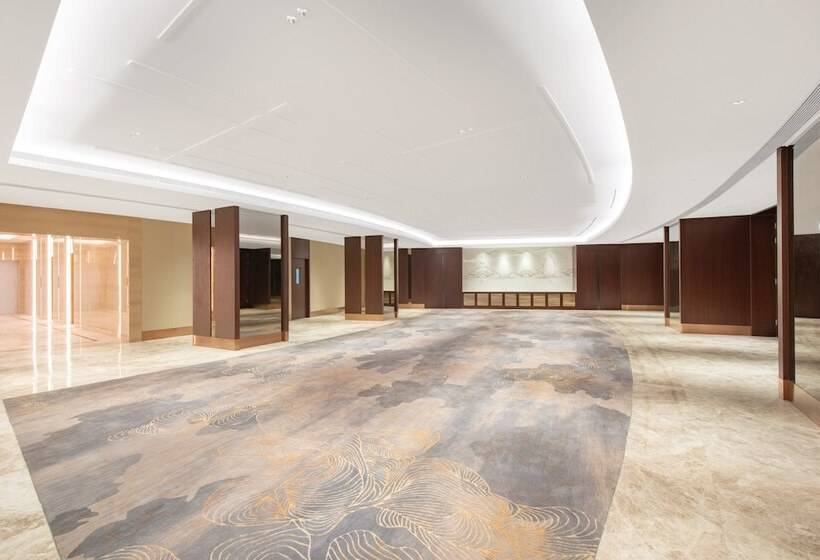 Crowne Plaza Zhuhai City Center, An Ihg Hotel   Offers Free One Way Shuttle To Chimelong Ocean Kingd