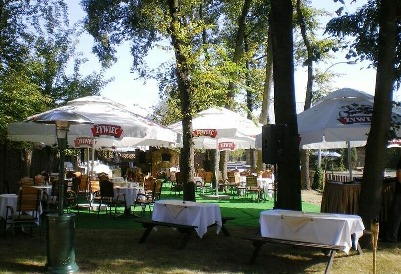 هتل Sangate  Airport