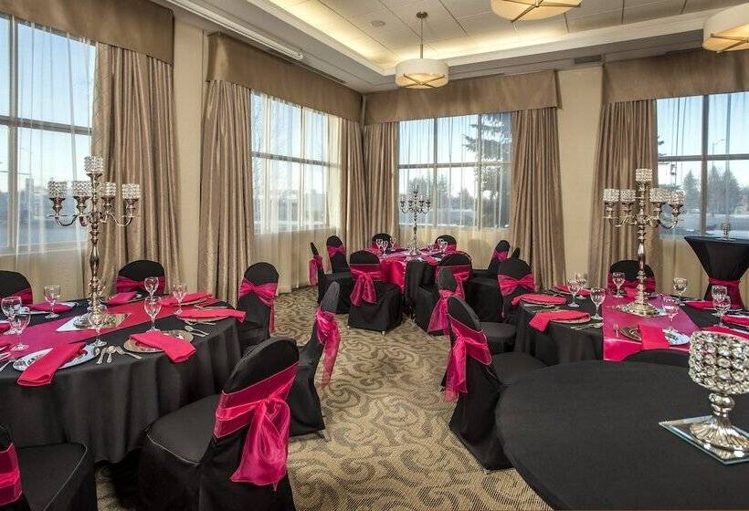 בית מלון כפרי Holiday Inn Lethbridge, An Ihg