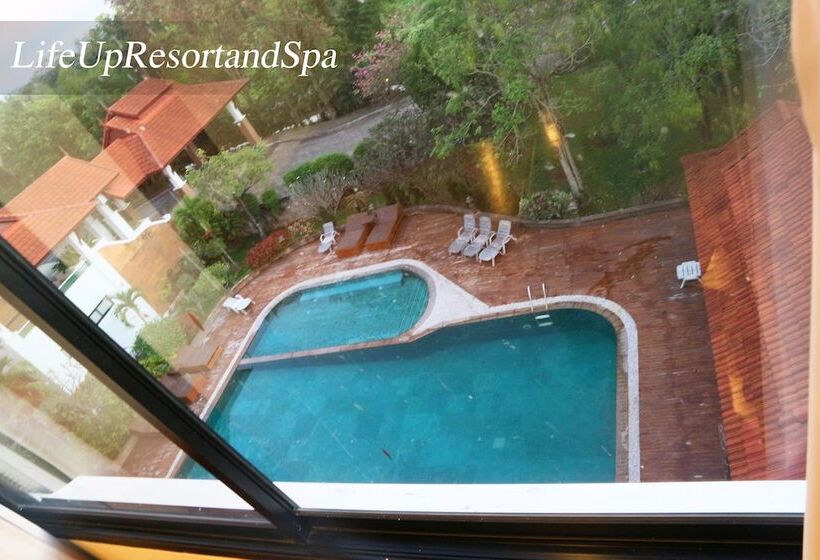 هتل Life Up Resort And Spa
