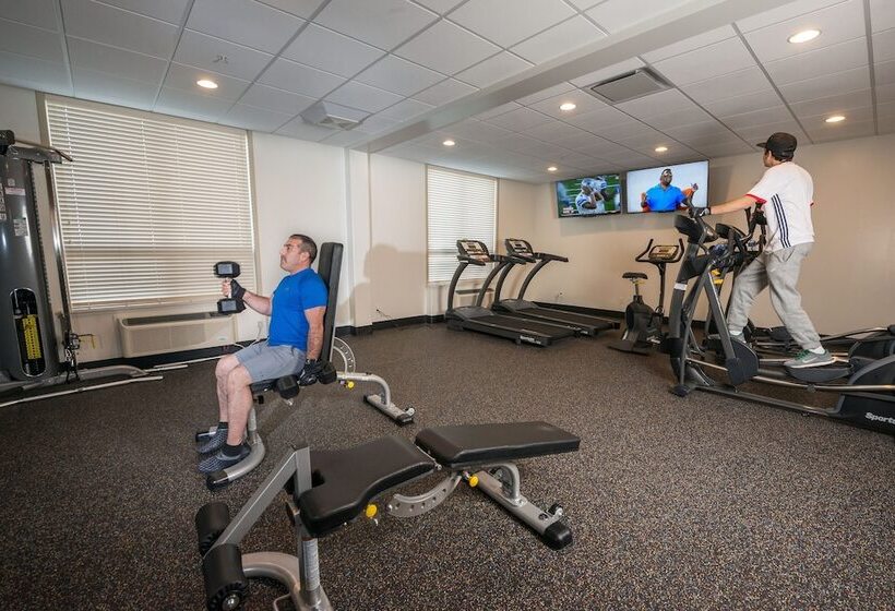 فندق Service Plus Inns And Suites