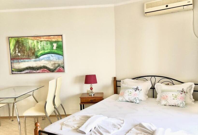 هتل Menada Grand Resort Apartments