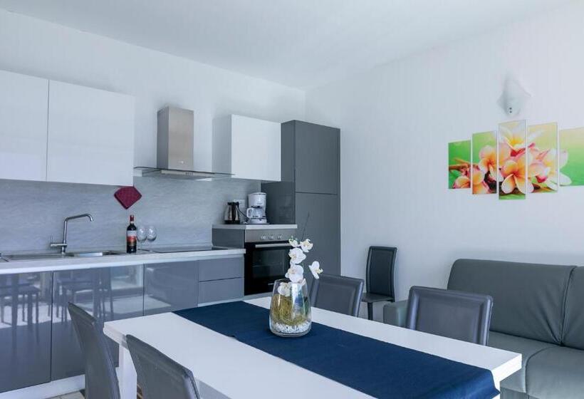 La Collinetta Apartments