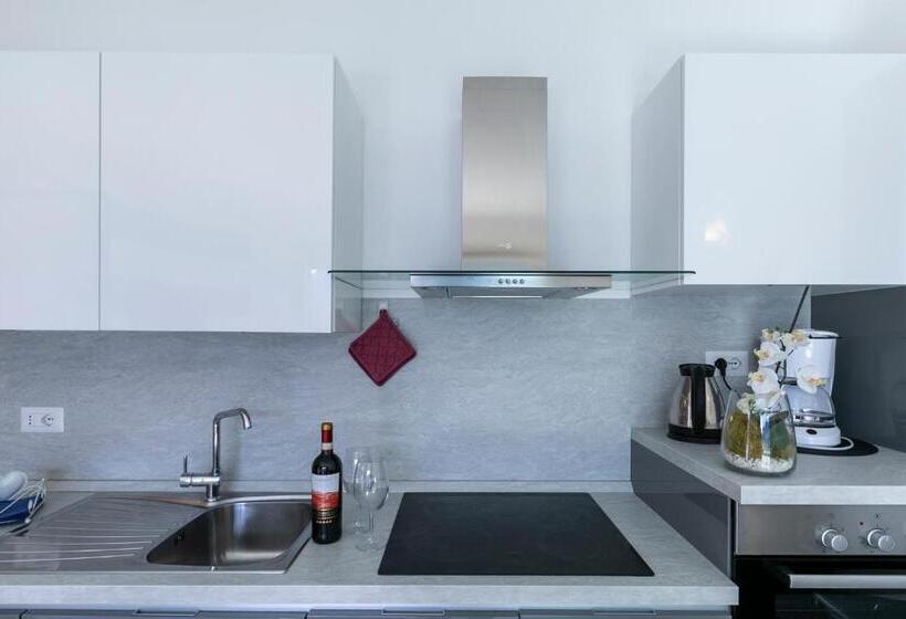 La Collinetta Apartments