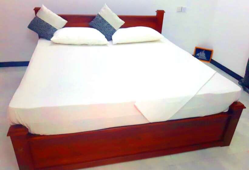 پانسیون Nadee Villa Guest House