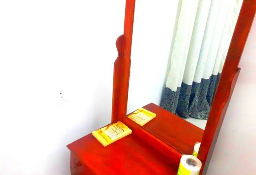 پانسیون Nadee Villa Guest House