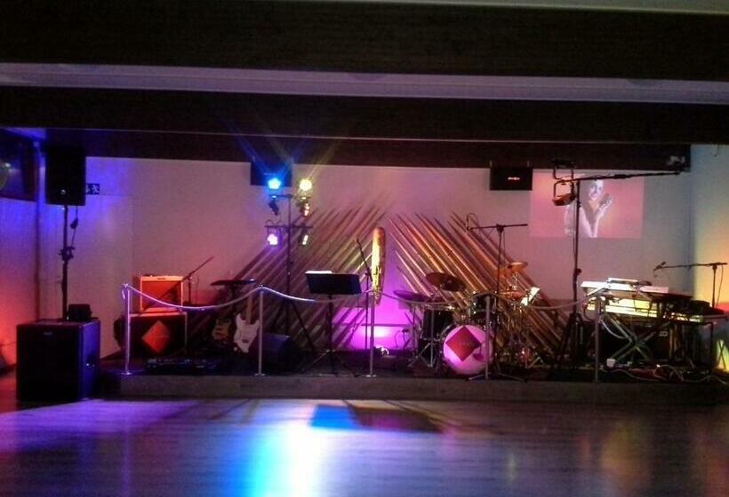 ホテル Karemajat Panorama