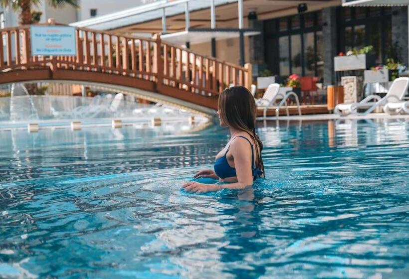 בית מלון כפרי Tirana Resort Radhime