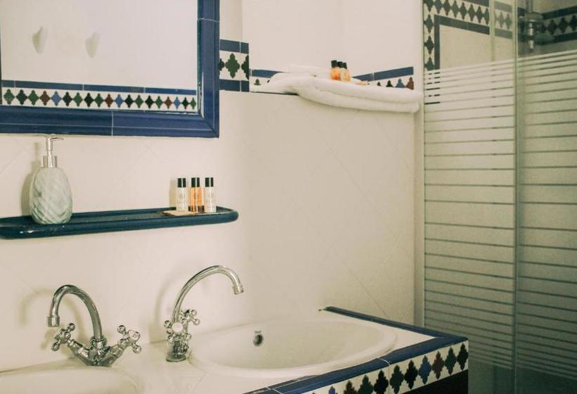 ペンション La Duquesa Guest House