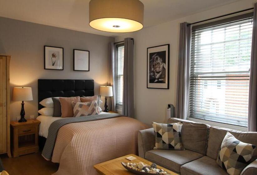 ペンション The Larches