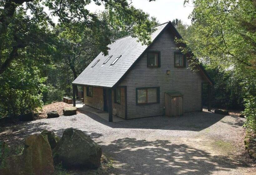 استراحتگاه Ramshorn Estate Woodland Lodges