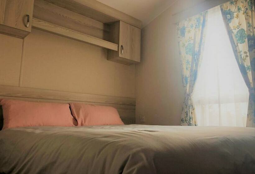 استراحتگاه Towervans Caravan Park