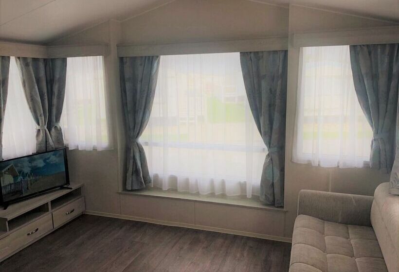 منتجع Towervans Caravan Park