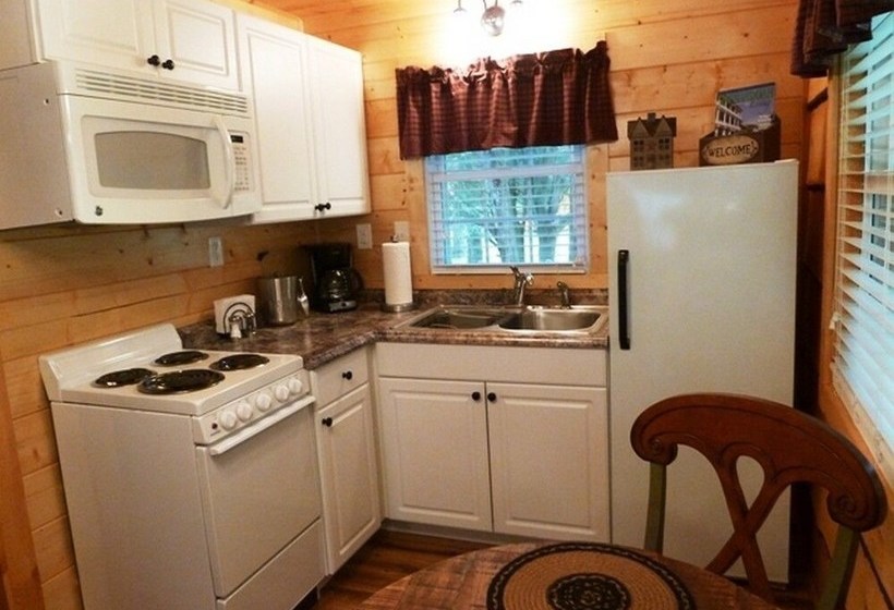 A_pebble_beach_river_cabin