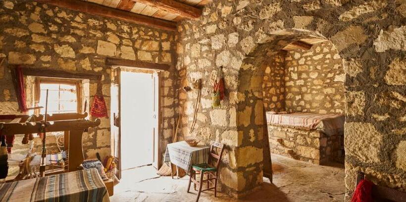 هتل Arolithos Traditional Cretan Village