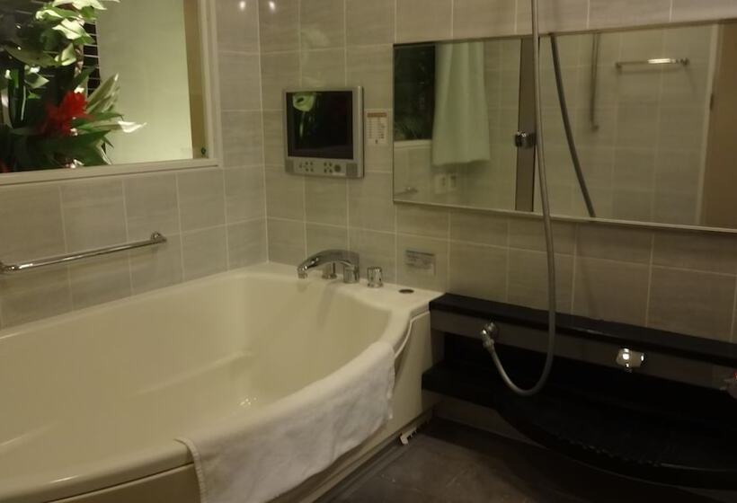 Breezbay Hotel Resort And Spa