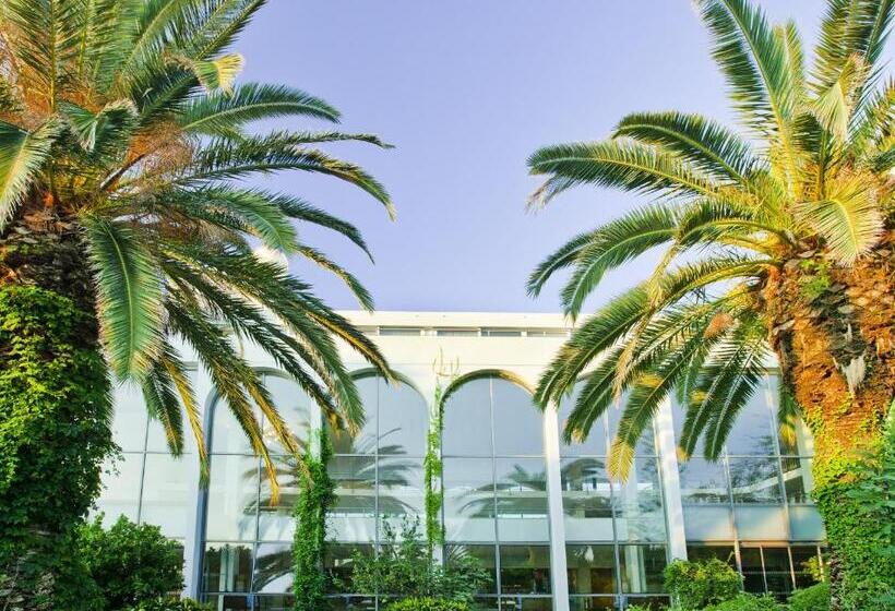 هتل Caravia Beach