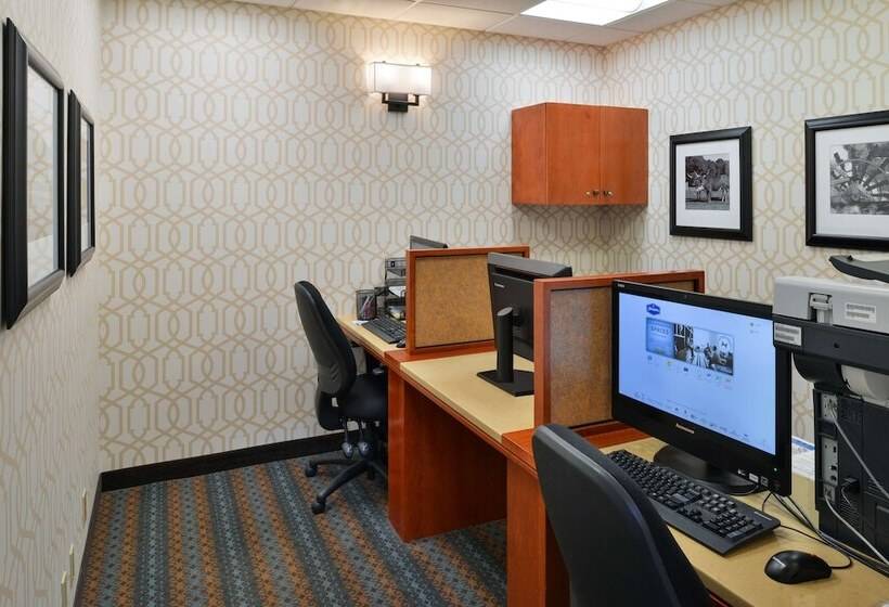 בית מלון כפרי Hampton Inn & Suites By Hilton Calgary  University Northwest