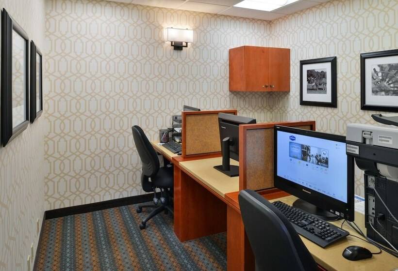 هتل Hampton Inn And Suites Calgary Northwest