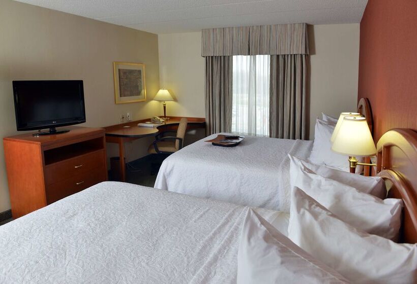 هتل Hampton Inn & Suites By Hilton Windsor