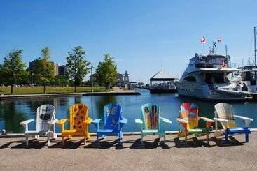 هتل Holiday Inn & Suites Oakville At Bronte, An Ihg
