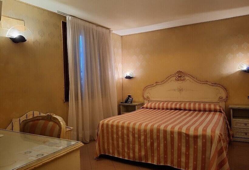 Fotos del hotel Lux:  2