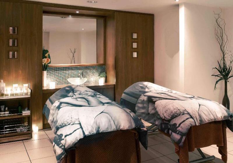 Mercure Cardiff Holland House Hotel & Spa