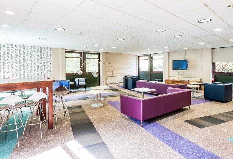 هتل Summer Stays At The University Of Edinburgh