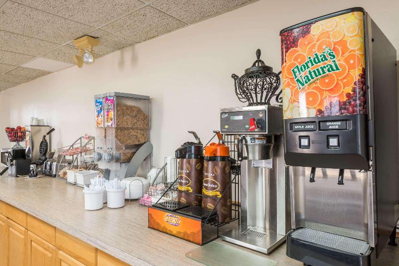 Отель Super 8 By Wyndham Miamisburg Dayton S Area Oh