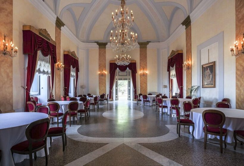 هتل Villa Tuscolana
