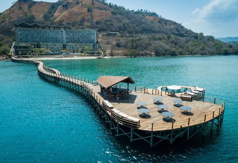 هتل Ayana Komodo Waecicu Beach