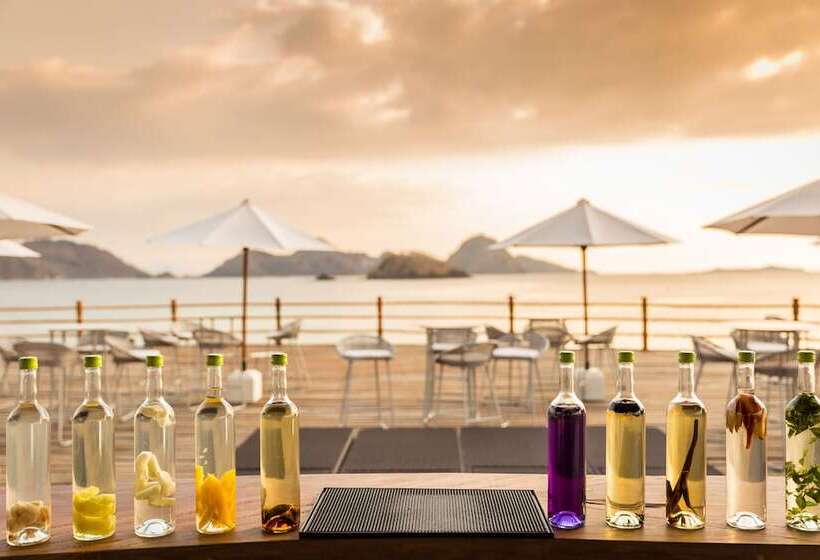 هتل Ayana Komodo Waecicu Beach