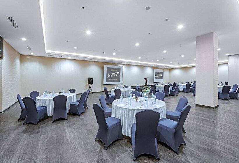 فندق Grand Whiz Megamas Manado