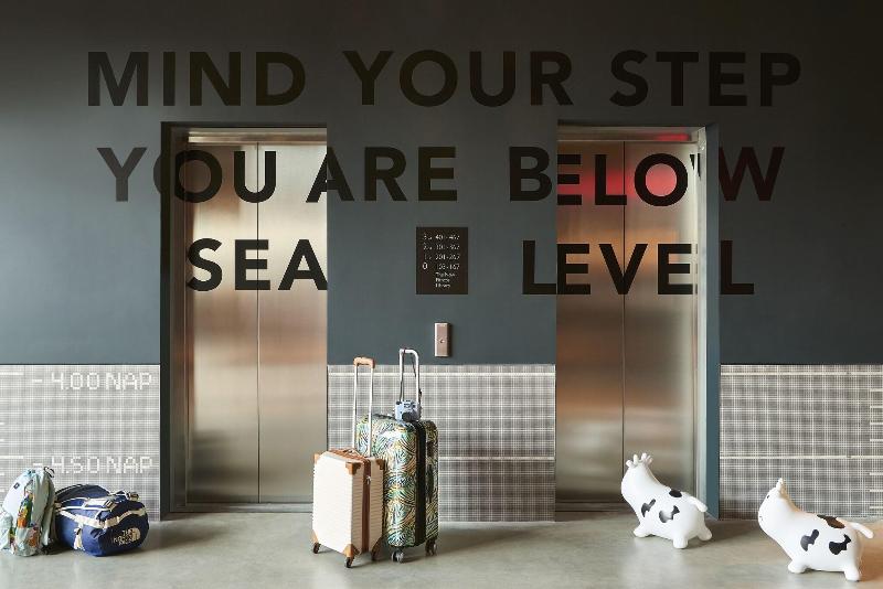 בית מלון כפרי Moxy Amsterdam Schiphol Airport