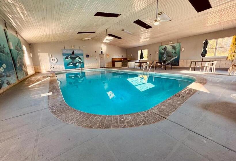 فندق Ozark Inn And Suites