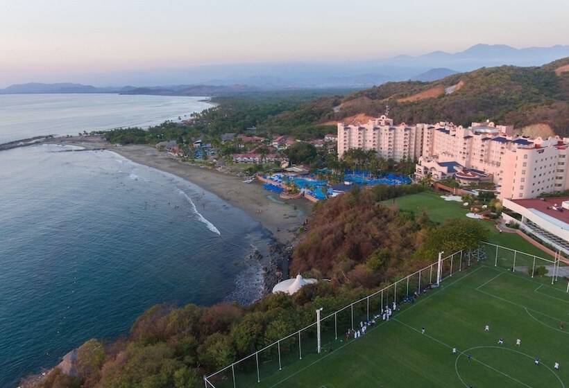 Azul Ixtapa All Inclusive Beach Resort & Convention Center