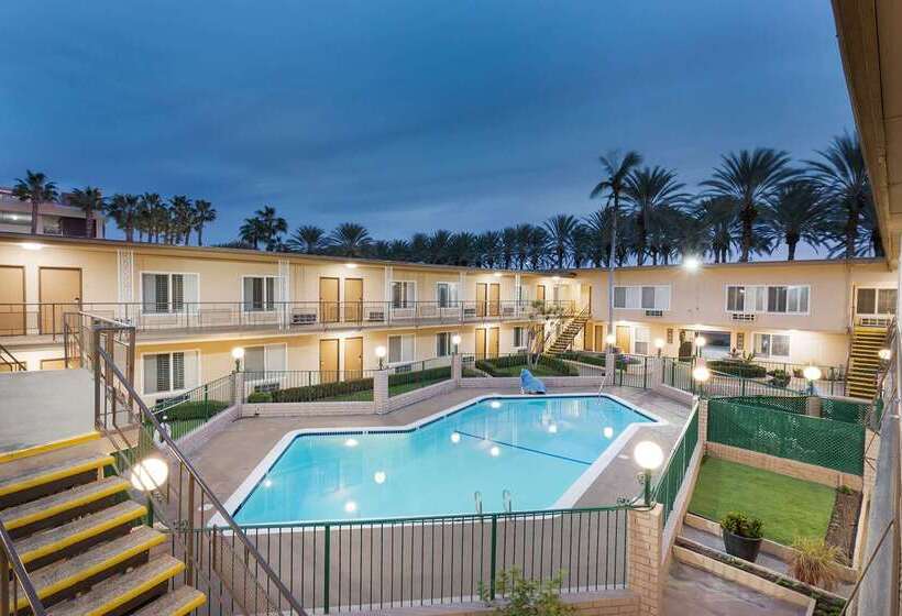 هتل Americas Best Value Inn & Suites Anaheim